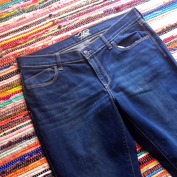 Old Navy The Flirt Flare Leg Jeans- #1670 - Picture 1 of 12